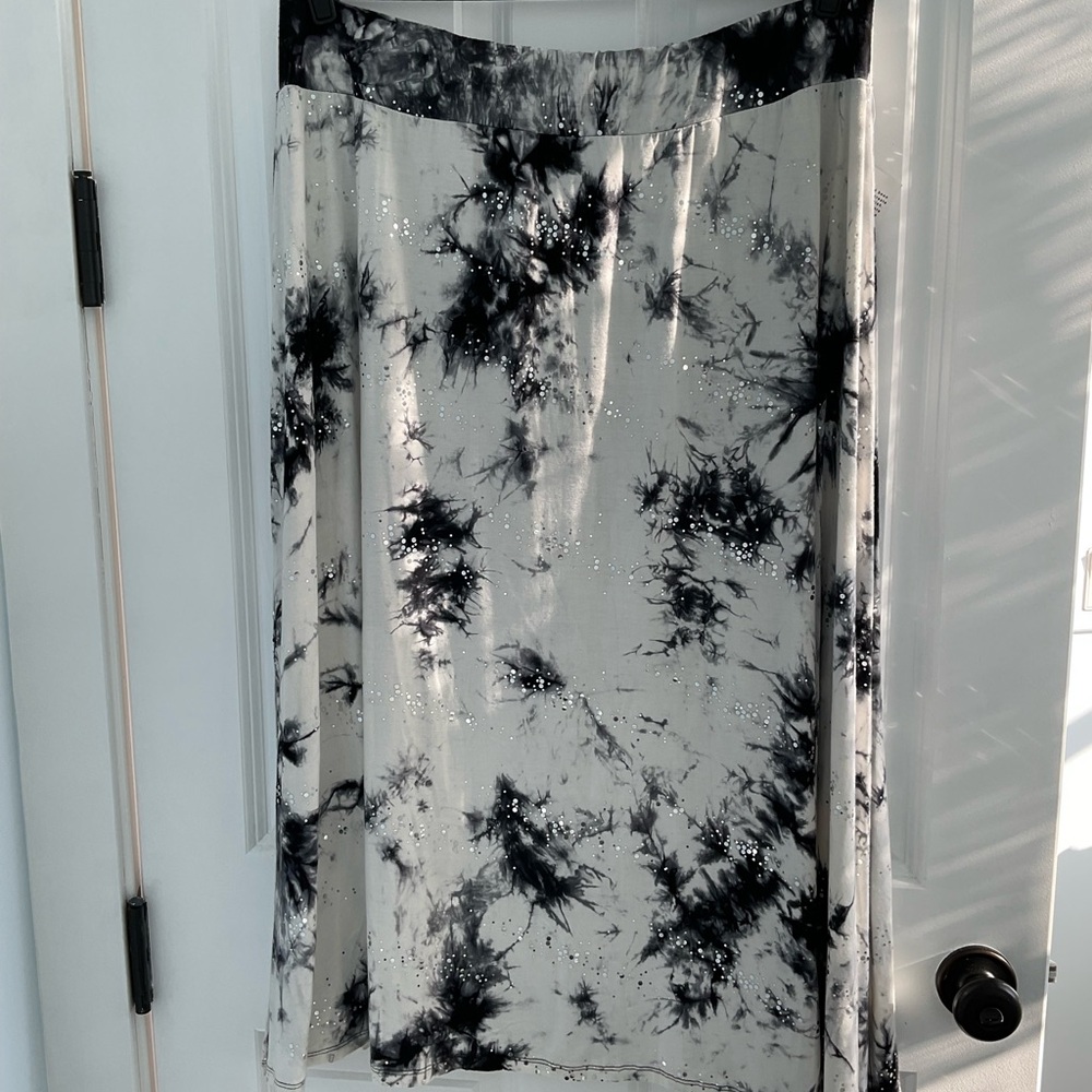 NWT Avenue Monochrome Tie-Dye Skirt